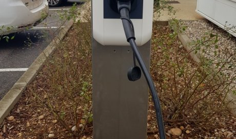 Installation  d'une borne de recharge BOXEO AC 22kW en courant Alternatif , parking entreprise privé  